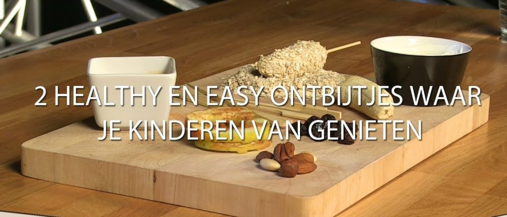 Twee gezonde ontbijtjes op een houten snijplank.