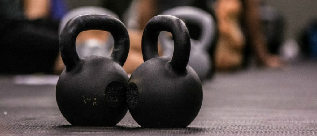 18 kettlebell oefeningen met 2 kettlebells