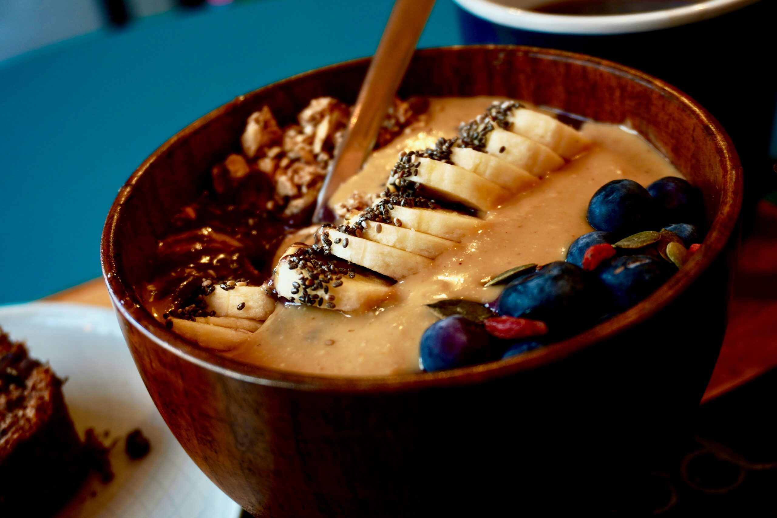 Krachttraining combineren met yoga: een krachtige combinatie voor lichaam en geest 2 gezond ontbijt smoothie bowl