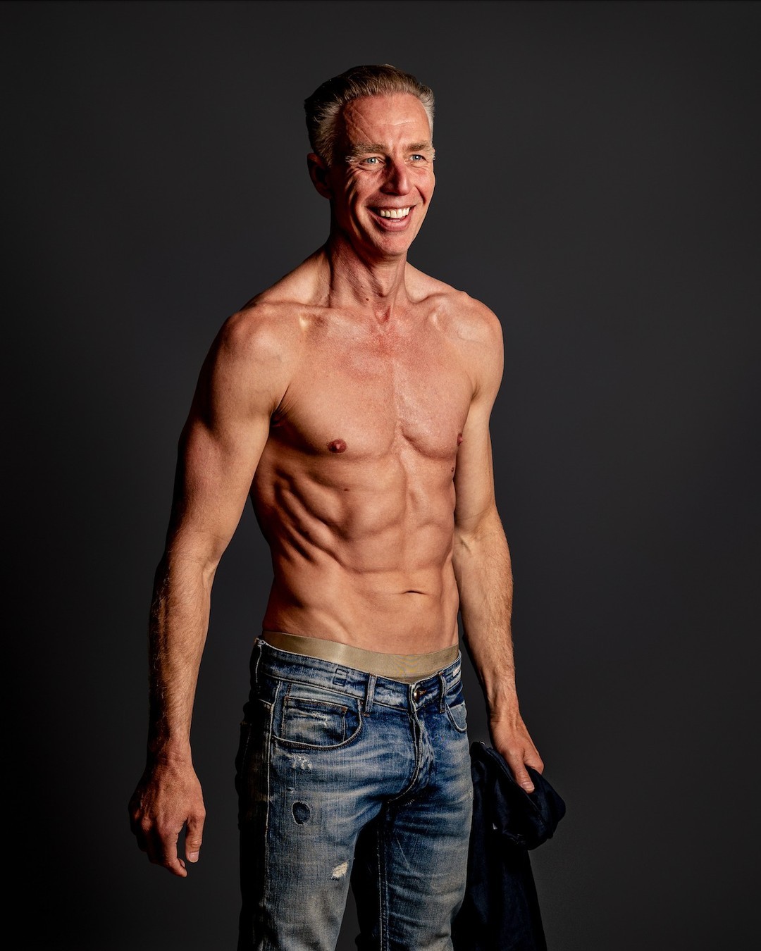 De doelen van Dennis: Een holistische aanpak voor gezond leven 1 man spiermassa jeans