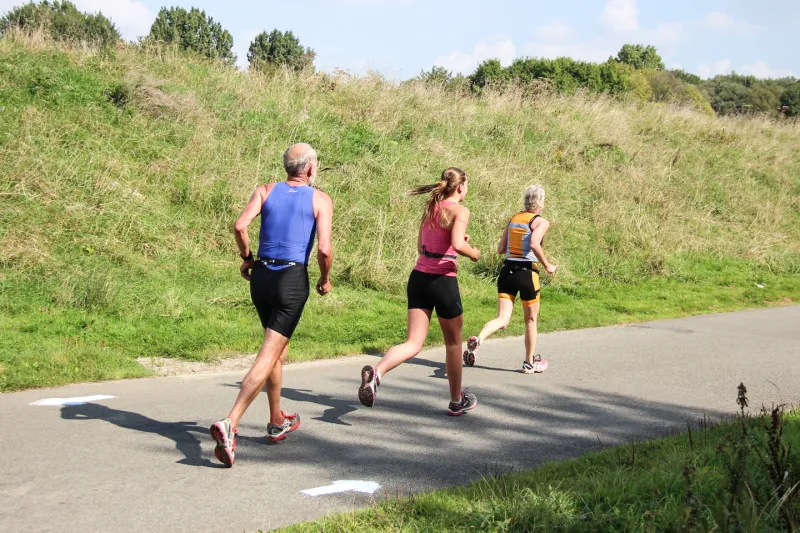 Hardlopen groepje hardlopers triathlon