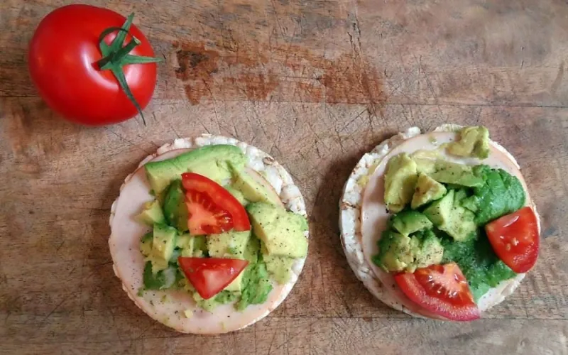 Rijstwafel kip en avocado