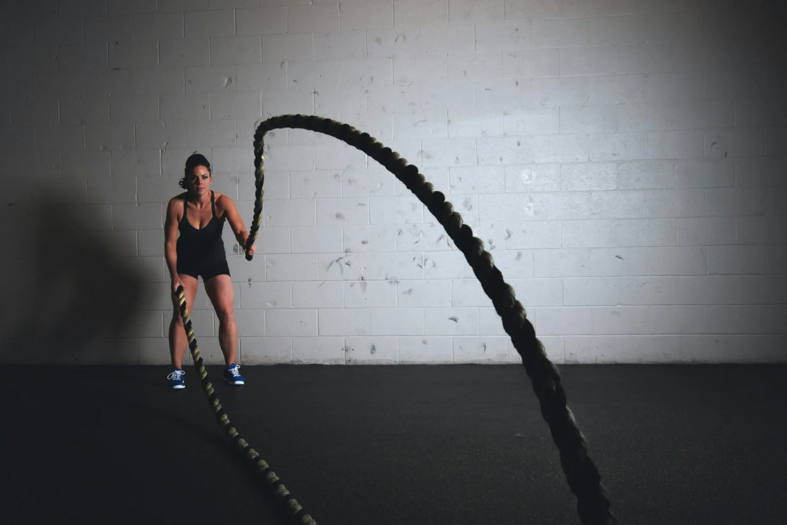 30-minuten full-body workout voor thuis 2 vrouw fitness touwen gym